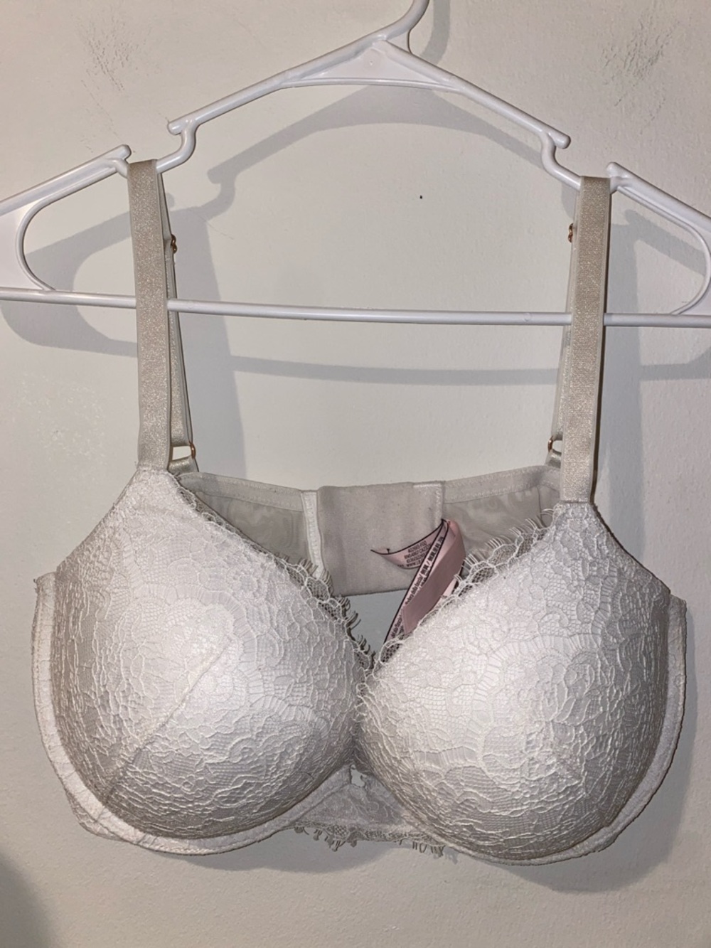 Victoria's Secret Dream Angels White Lace Padded Push-Up Bra  Size 38D Like New